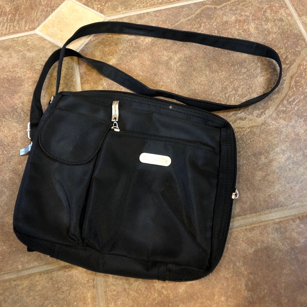 Baggalini travel purse!